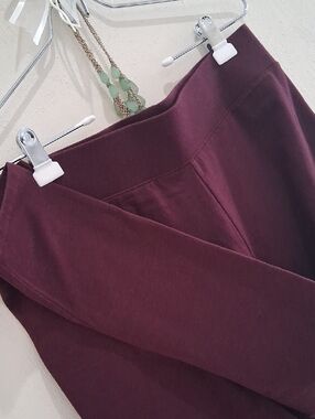 Women's Ponte Pull-On Leggings in Deep Burgundy
